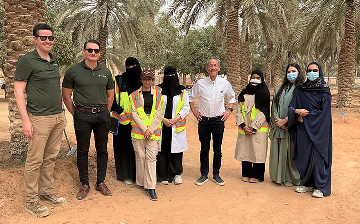 img_leap_groupphoto_800x500